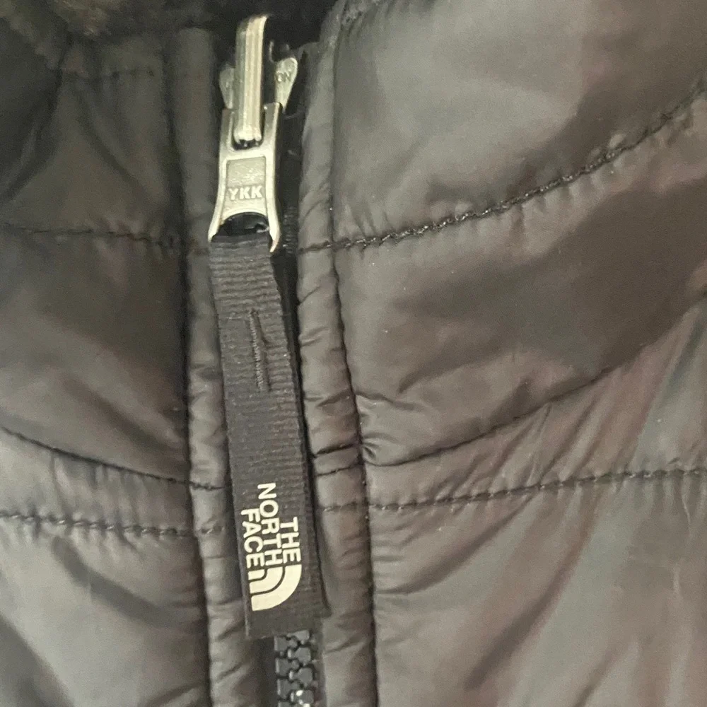 The North Face Girls M Quilted Black Vest